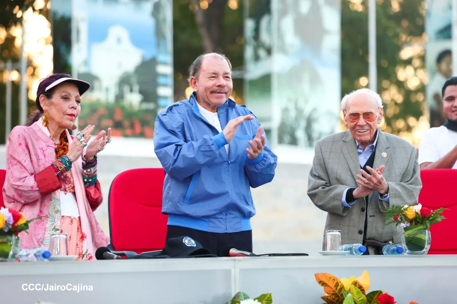 Entrega de primera Medalla de Reconciliación y Paz Cardenal Miguel Obando
