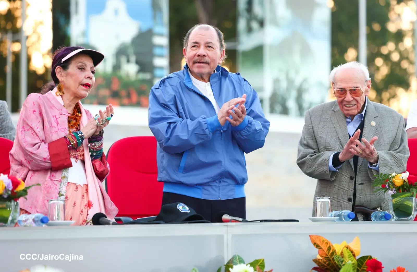 Entrega de primera Medalla de Reconciliación y Paz Cardenal Miguel Obando
