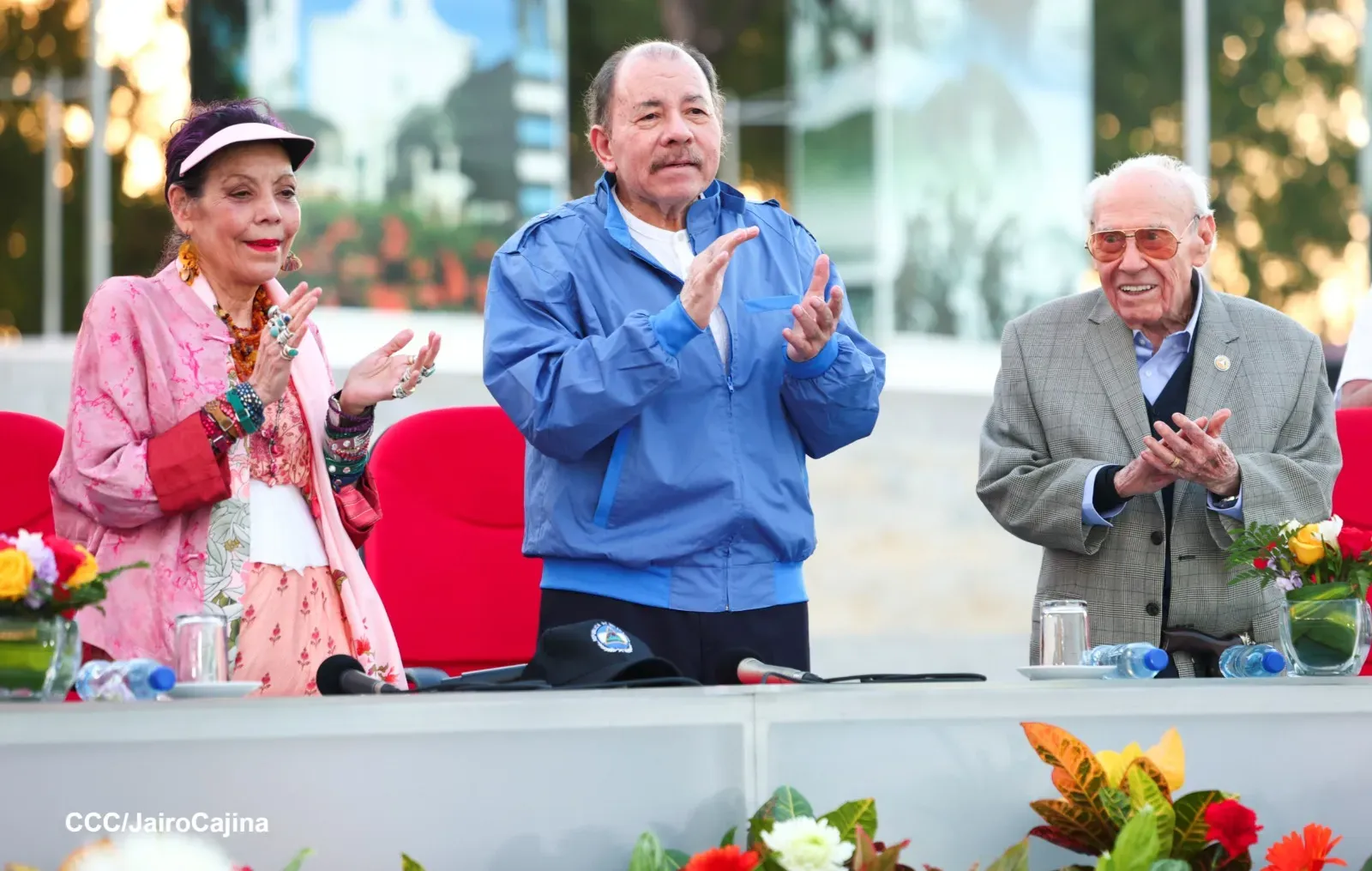 Entrega de primera Medalla de Reconciliación y Paz Cardenal Miguel Obando
