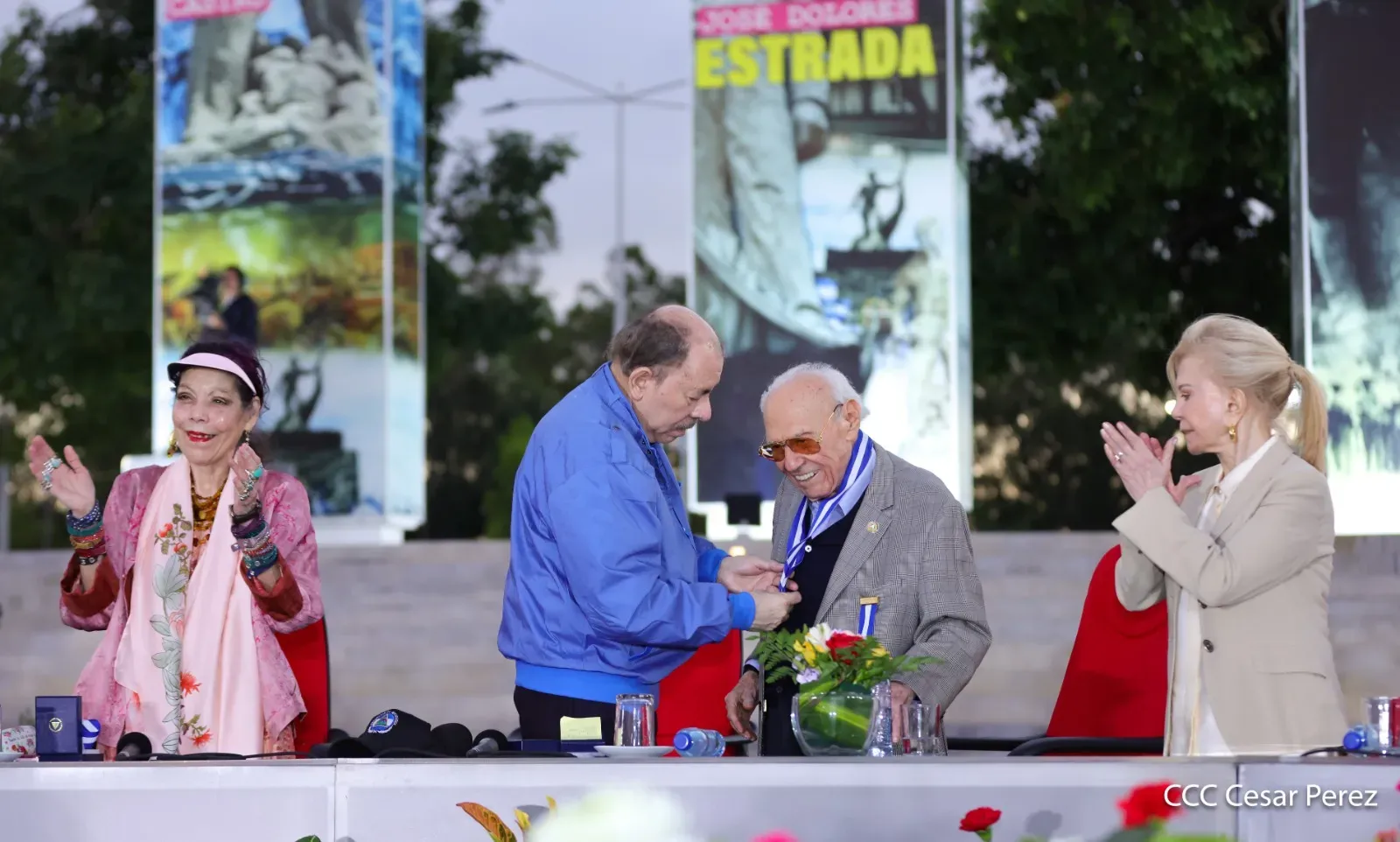 Entrega de primera Medalla de Reconciliación y Paz Cardenal Miguel Obando