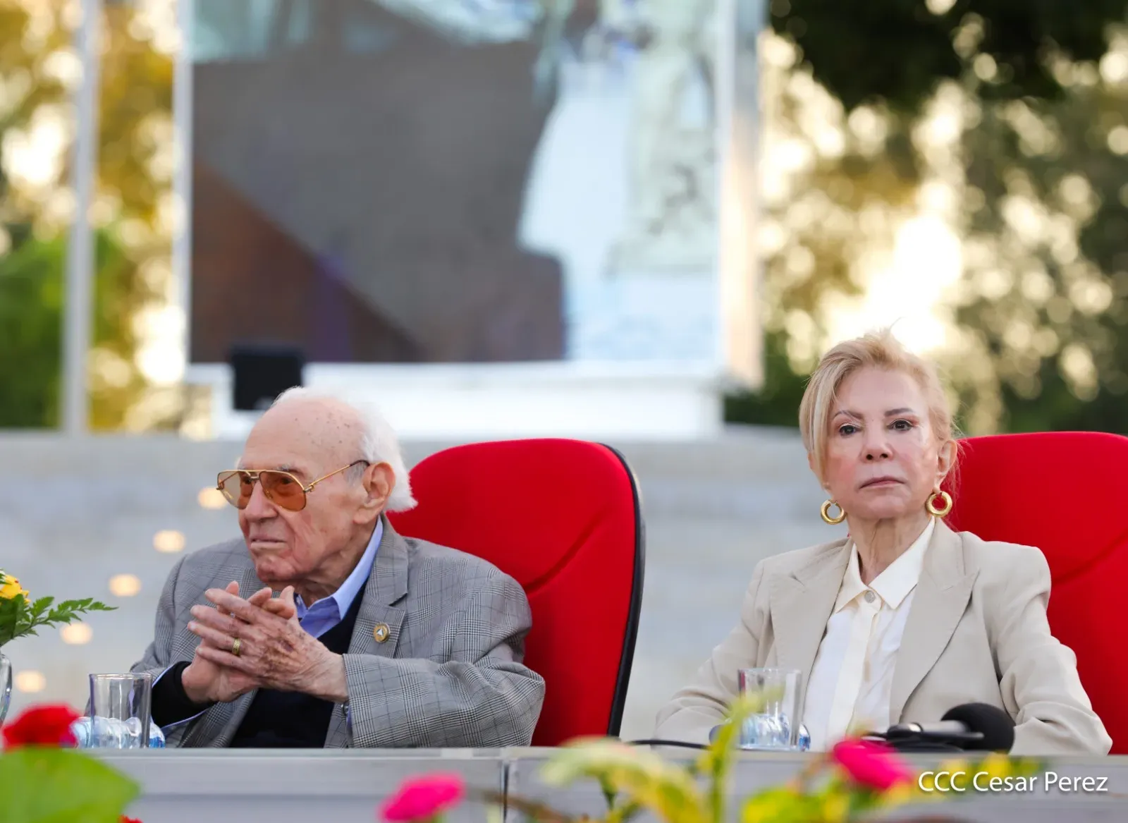 Entrega de primera Medalla de Reconciliación y Paz Cardenal Miguel Obando