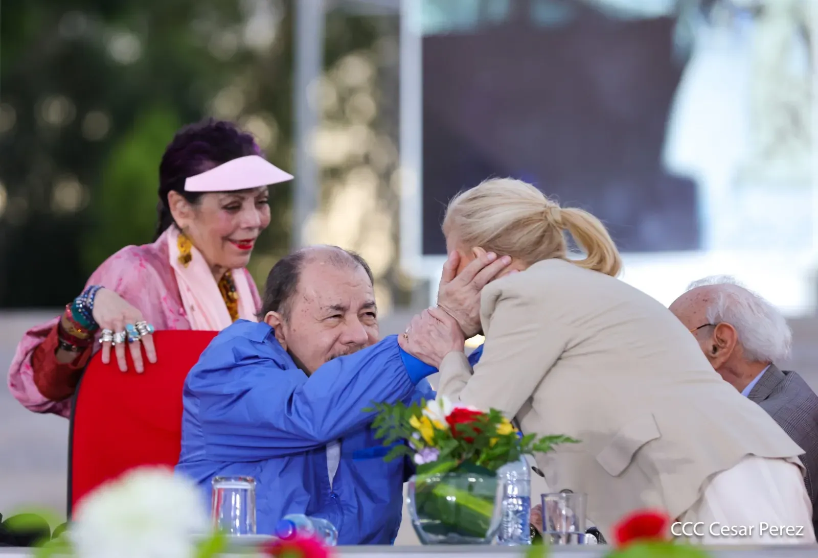Entrega de primera Medalla de Reconciliación y Paz Cardenal Miguel Obando