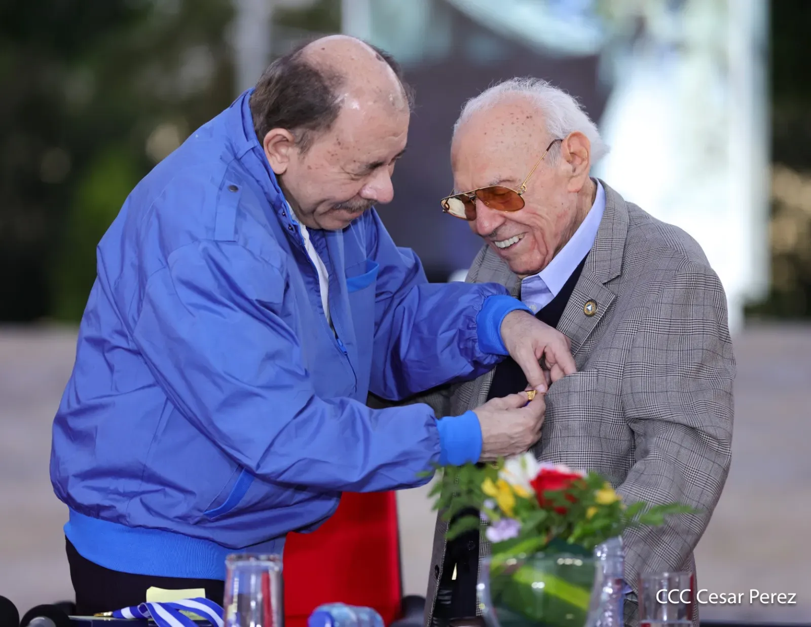 Entrega de primera Medalla de Reconciliación y Paz Cardenal Miguel Obando