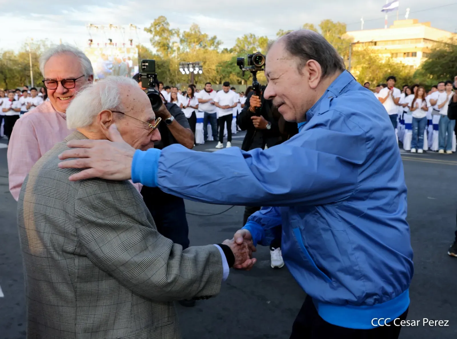 Entrega de primera Medalla de Reconciliación y Paz Cardenal Miguel Obando