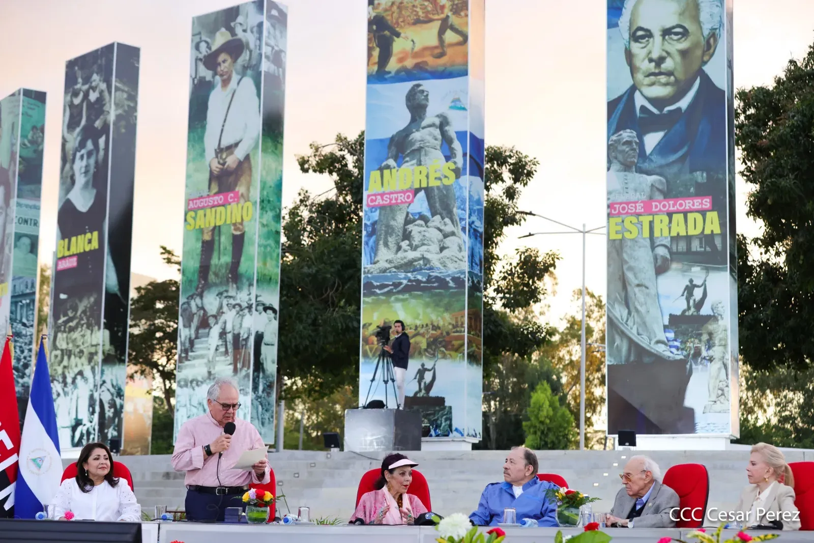 Entrega de primera Medalla de Reconciliación y Paz Cardenal Miguel Obando