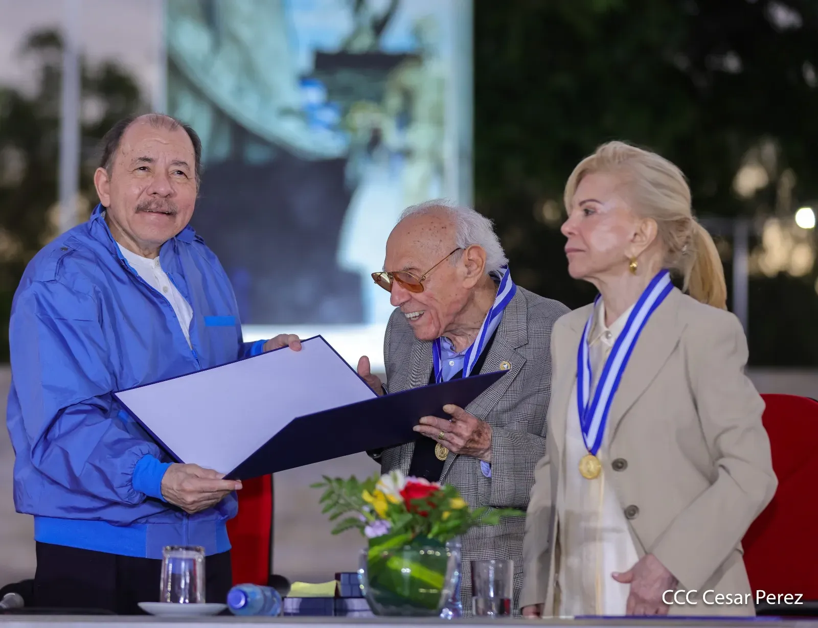 Entrega de primera Medalla de Reconciliación y Paz Cardenal Miguel Obando