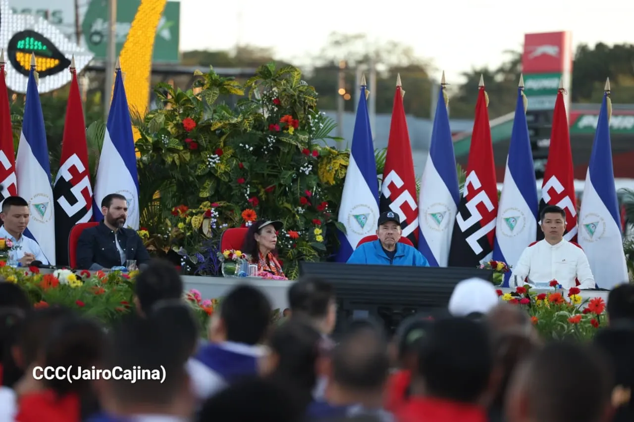 Cooperativas de Nicaragua reciben nuevas unidades de autobuses y microbuses de China