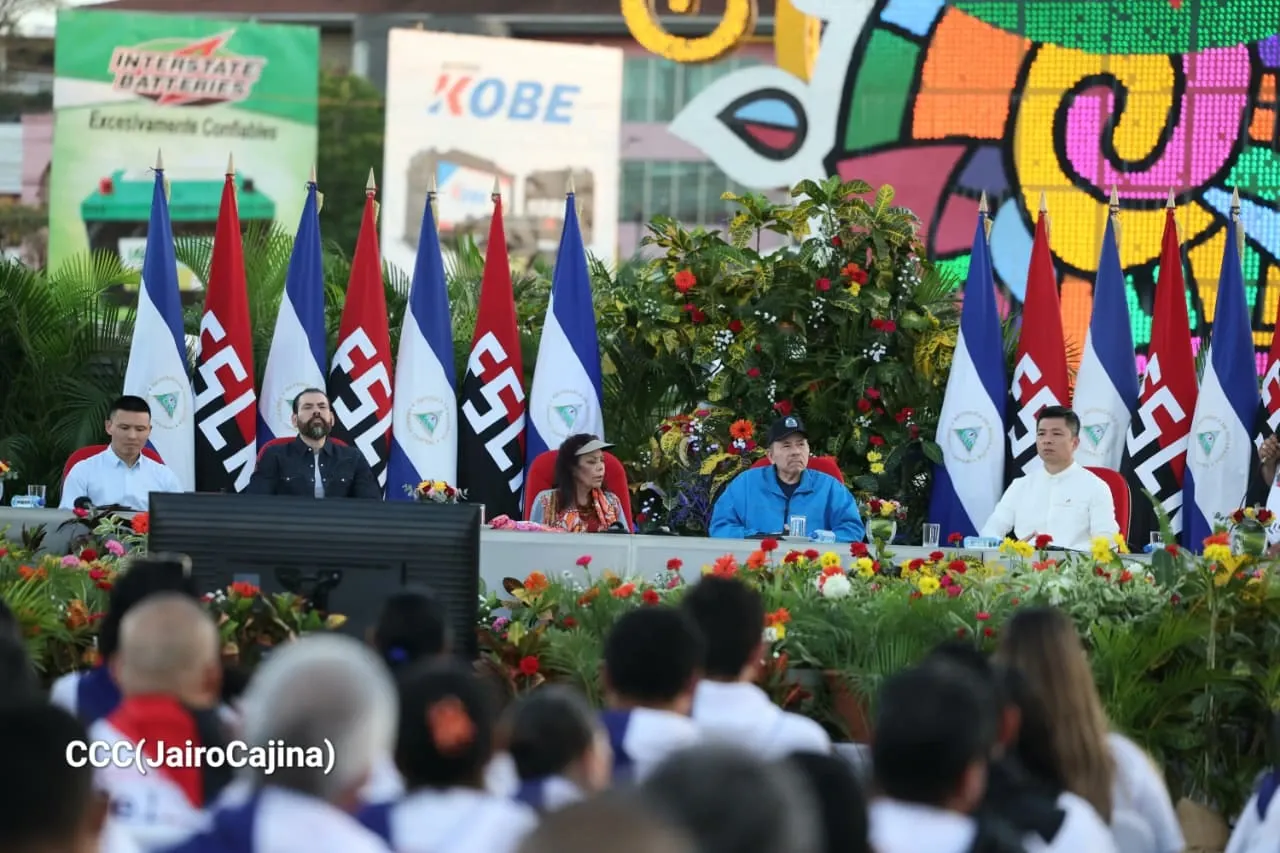 Cooperativas de Nicaragua reciben nuevas unidades de autobuses y microbuses de China