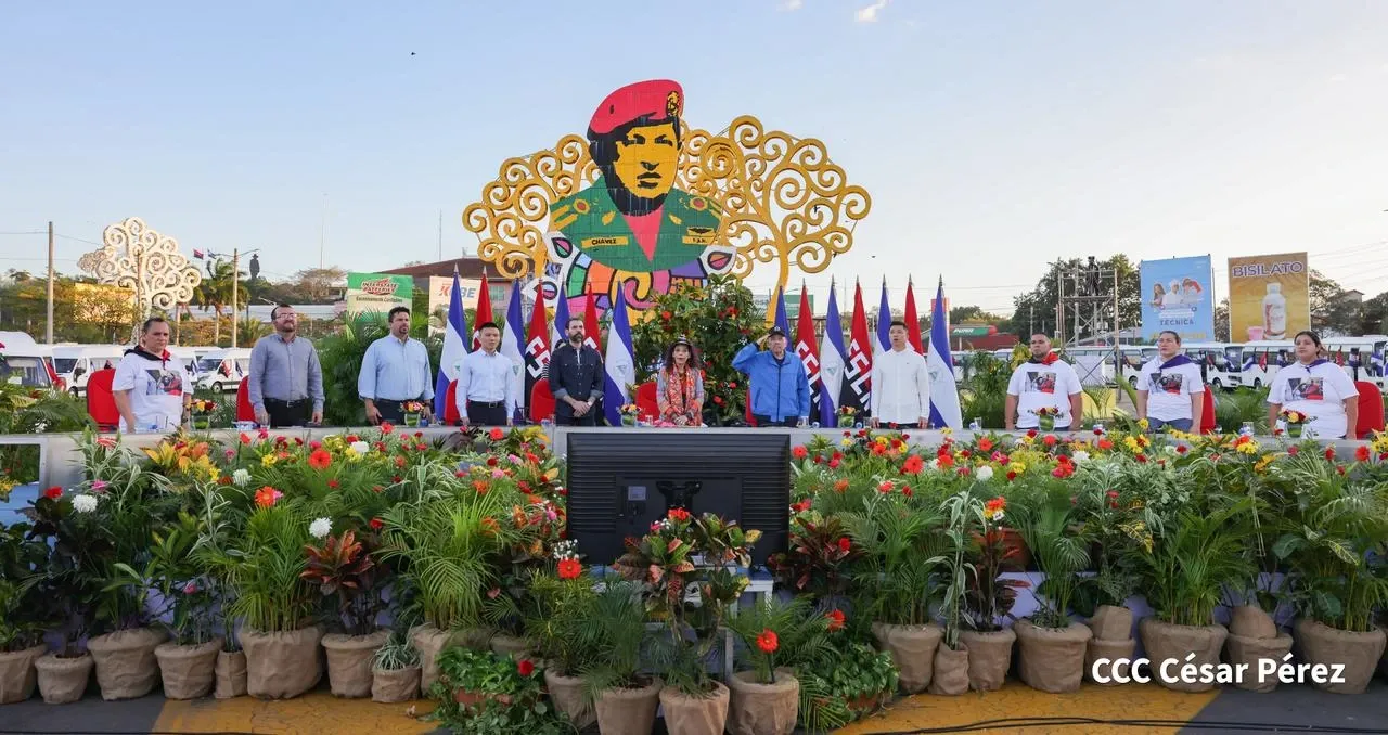 Cooperativas de Nicaragua reciben nuevas unidades de autobuses y microbuses de China