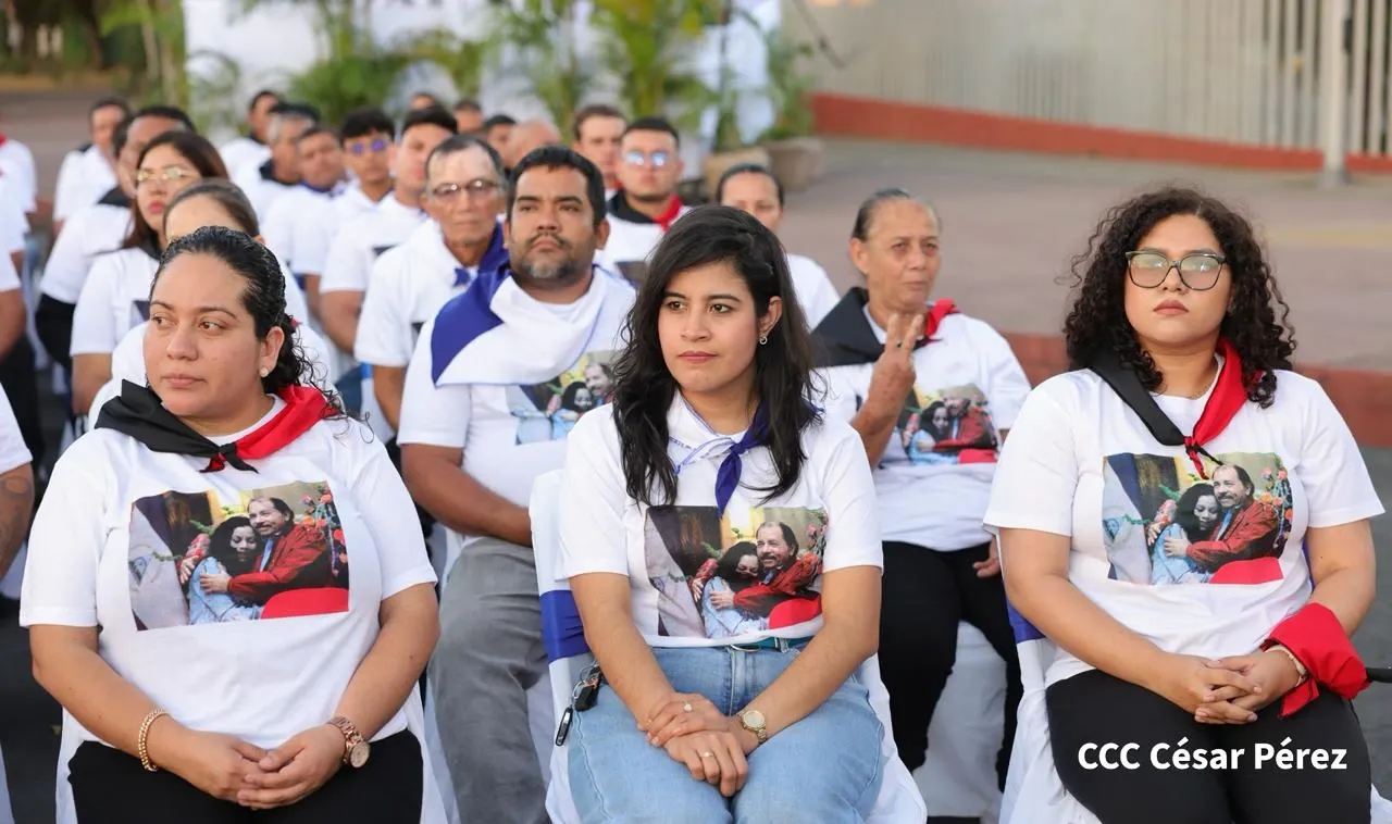 Cooperativas de Nicaragua reciben nuevas unidades de autobuses y microbuses de China