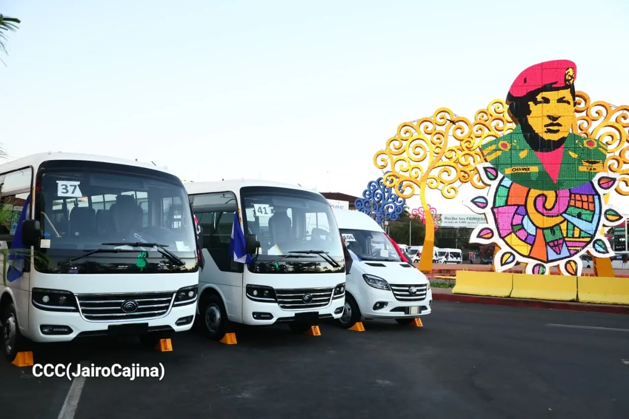 Cooperativas de Nicaragua reciben nuevas unidades de autobuses y microbuses de China