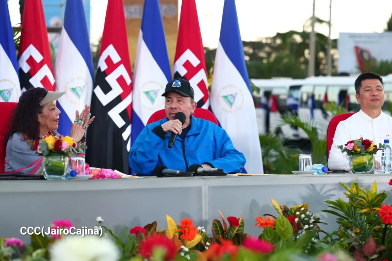 Cooperativas de Nicaragua reciben nuevas unidades de autobuses y microbuses de China