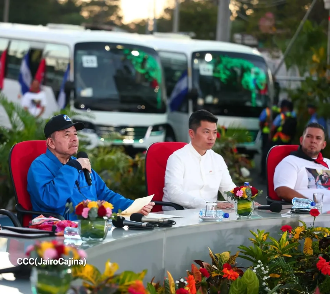 Cooperativas de Nicaragua reciben nuevas unidades de autobuses y microbuses de China