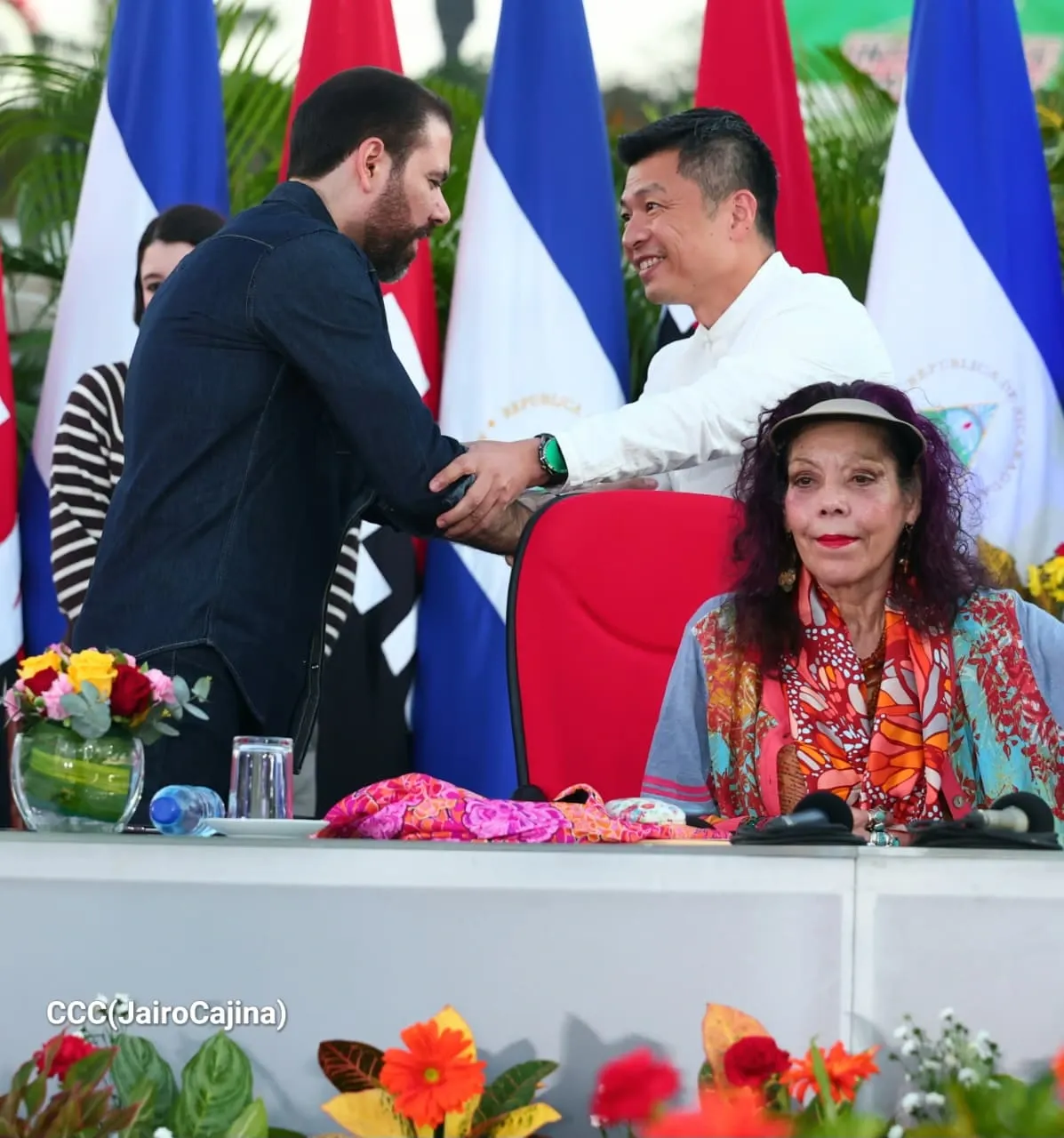 Cooperativas de Nicaragua reciben nuevas unidades de autobuses y microbuses de China