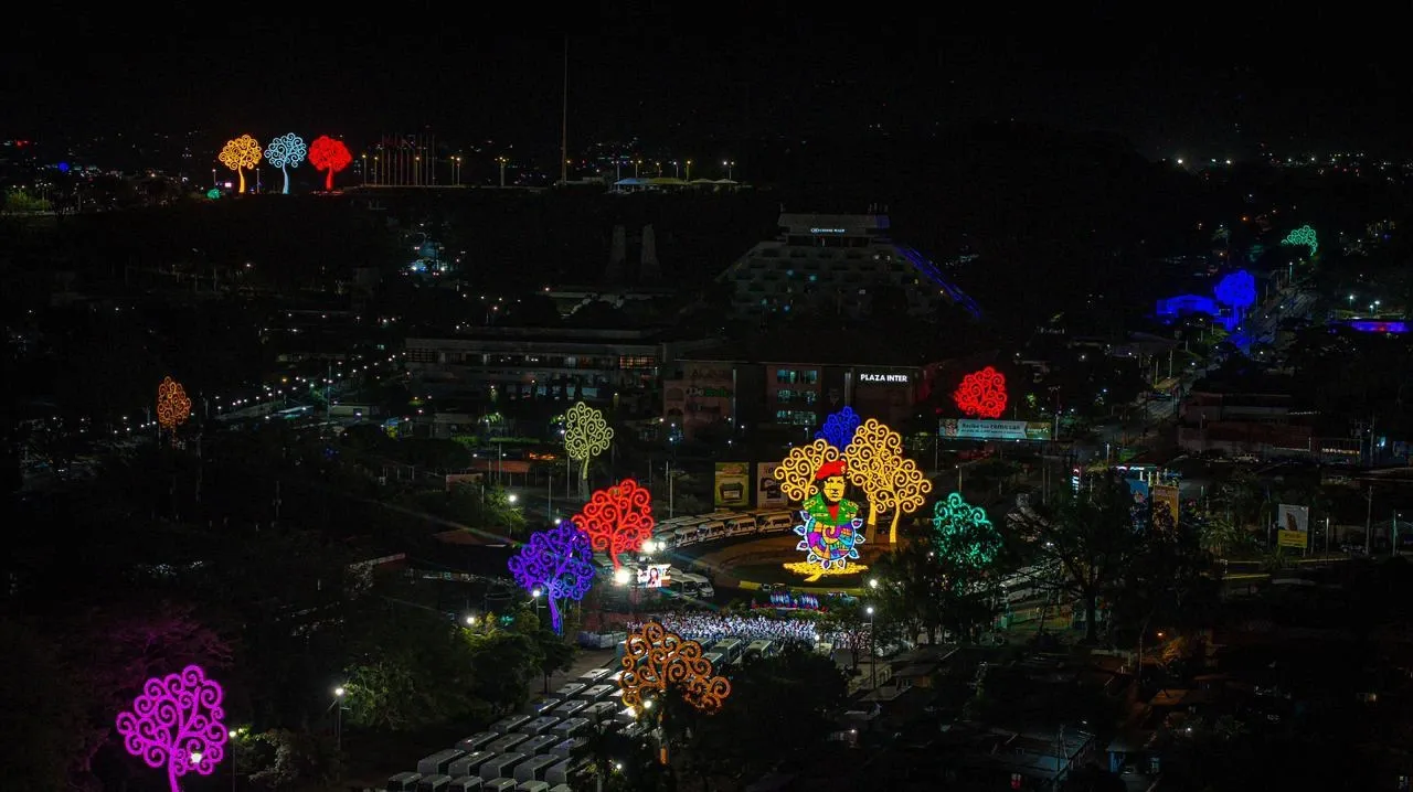 Cooperativas de Nicaragua reciben nuevas unidades de autobuses y microbuses de China