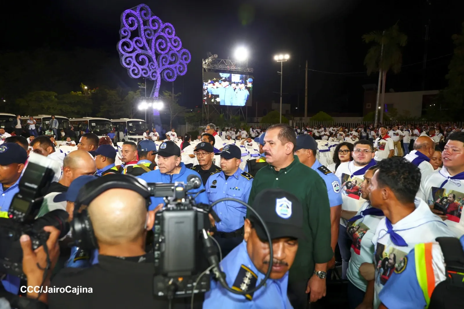 Cooperativas de Nicaragua reciben nuevas unidades de autobuses y microbuses de China