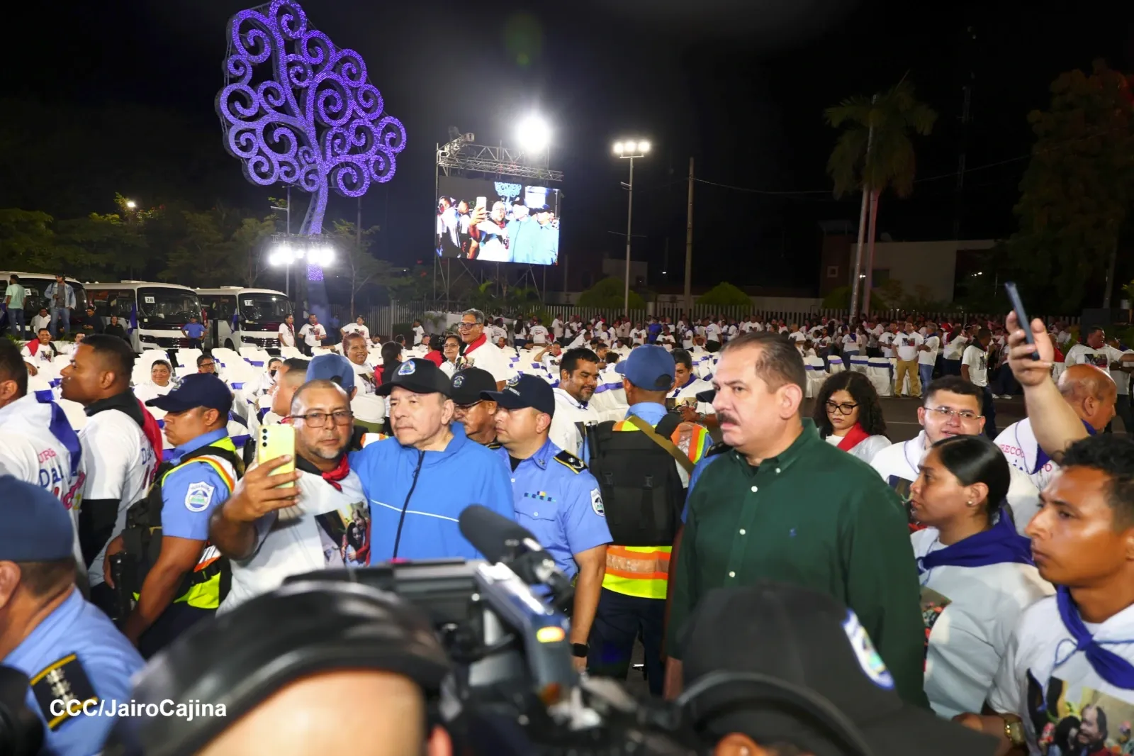 Cooperativas de Nicaragua reciben nuevas unidades de autobuses y microbuses de China