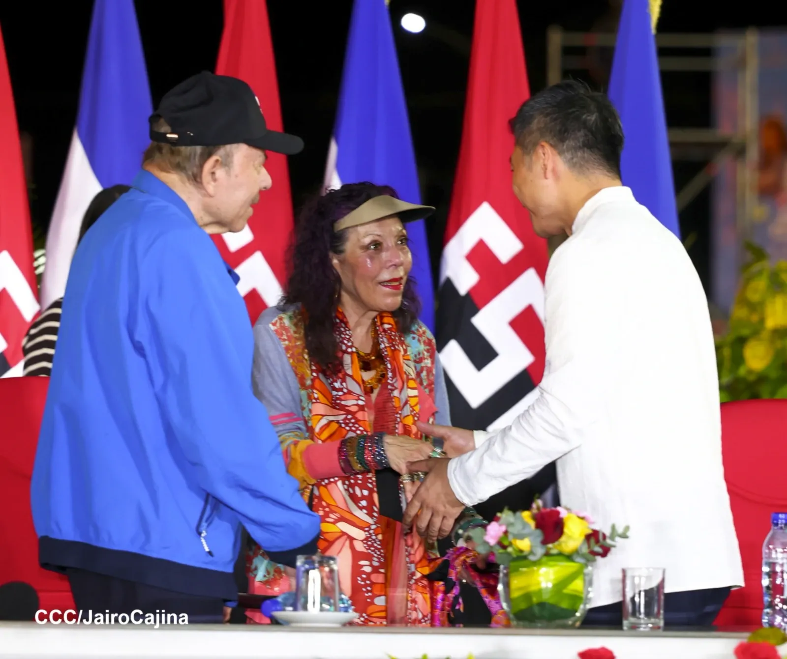 Cooperativas de Nicaragua reciben nuevas unidades de autobuses y microbuses de China