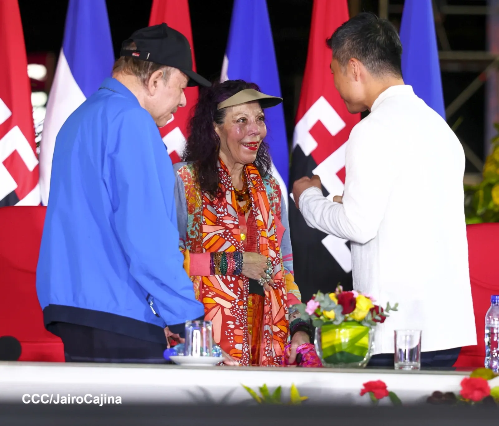 Cooperativas de Nicaragua reciben nuevas unidades de autobuses y microbuses de China