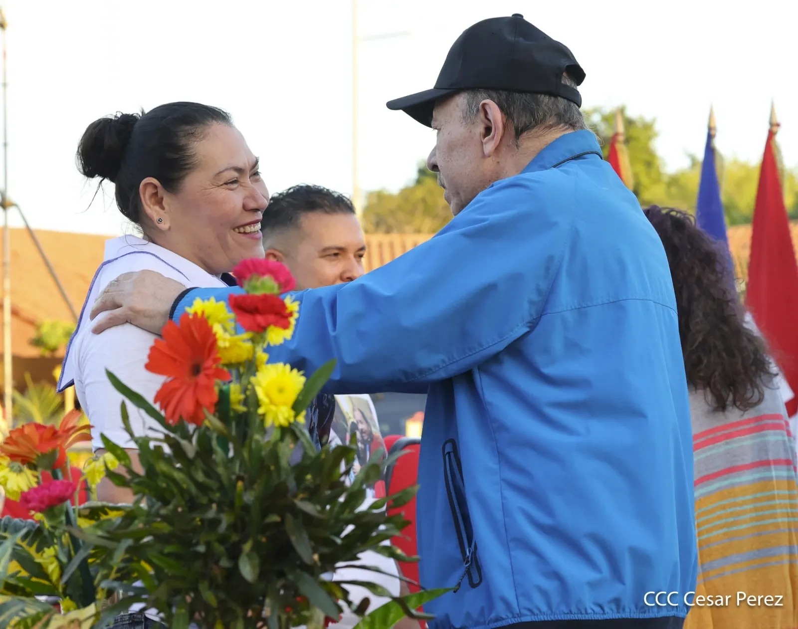 Cooperativas de Nicaragua reciben nuevas unidades de autobuses y microbuses de China