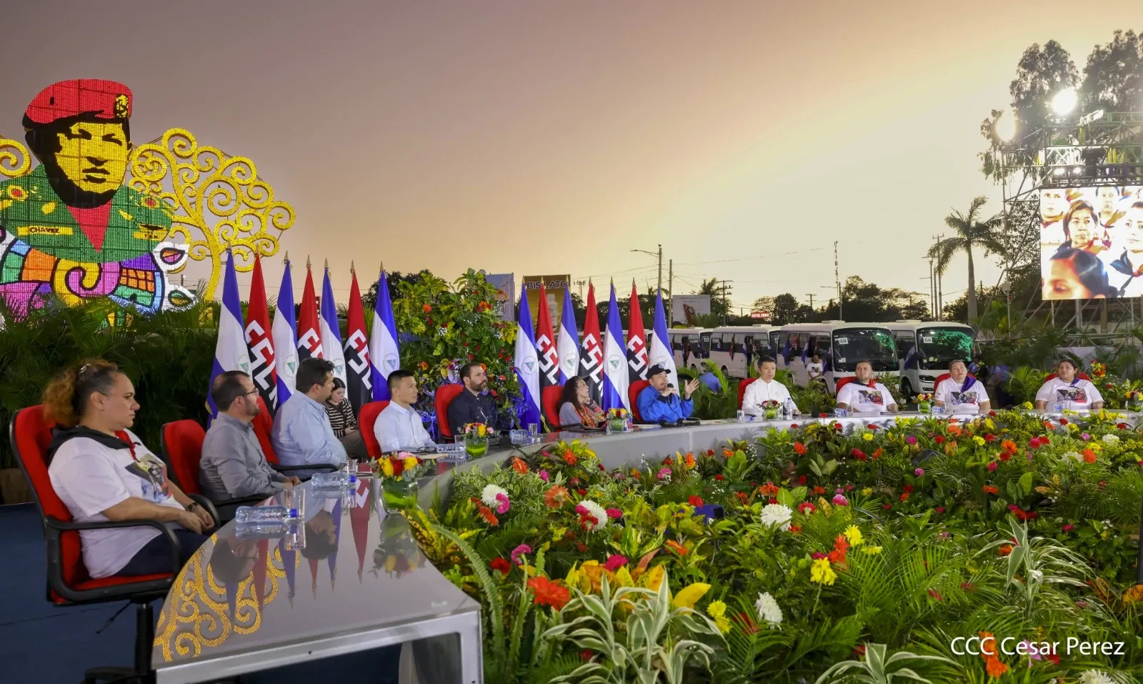 Cooperativas de Nicaragua reciben nuevas unidades de autobuses y microbuses de China