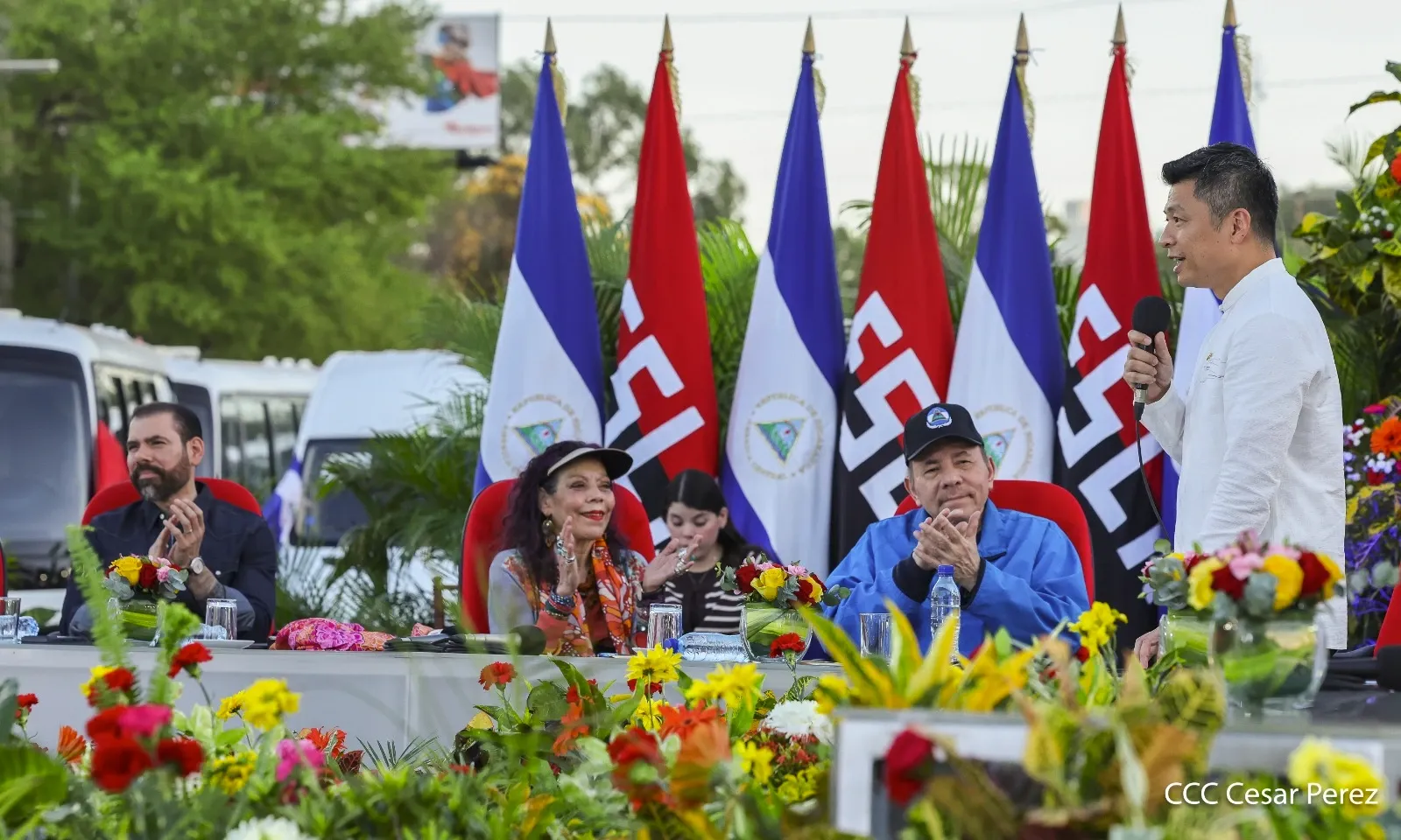 Cooperativas de Nicaragua reciben nuevas unidades de autobuses y microbuses de China