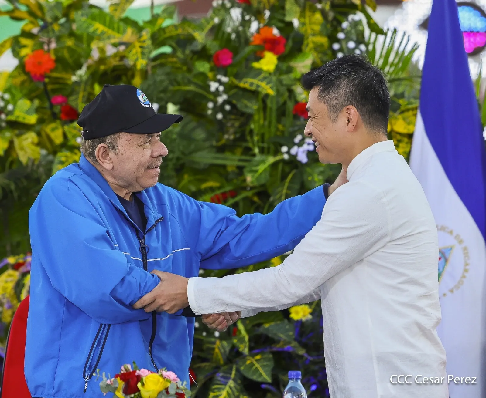 Cooperativas de Nicaragua reciben nuevas unidades de autobuses y microbuses de China