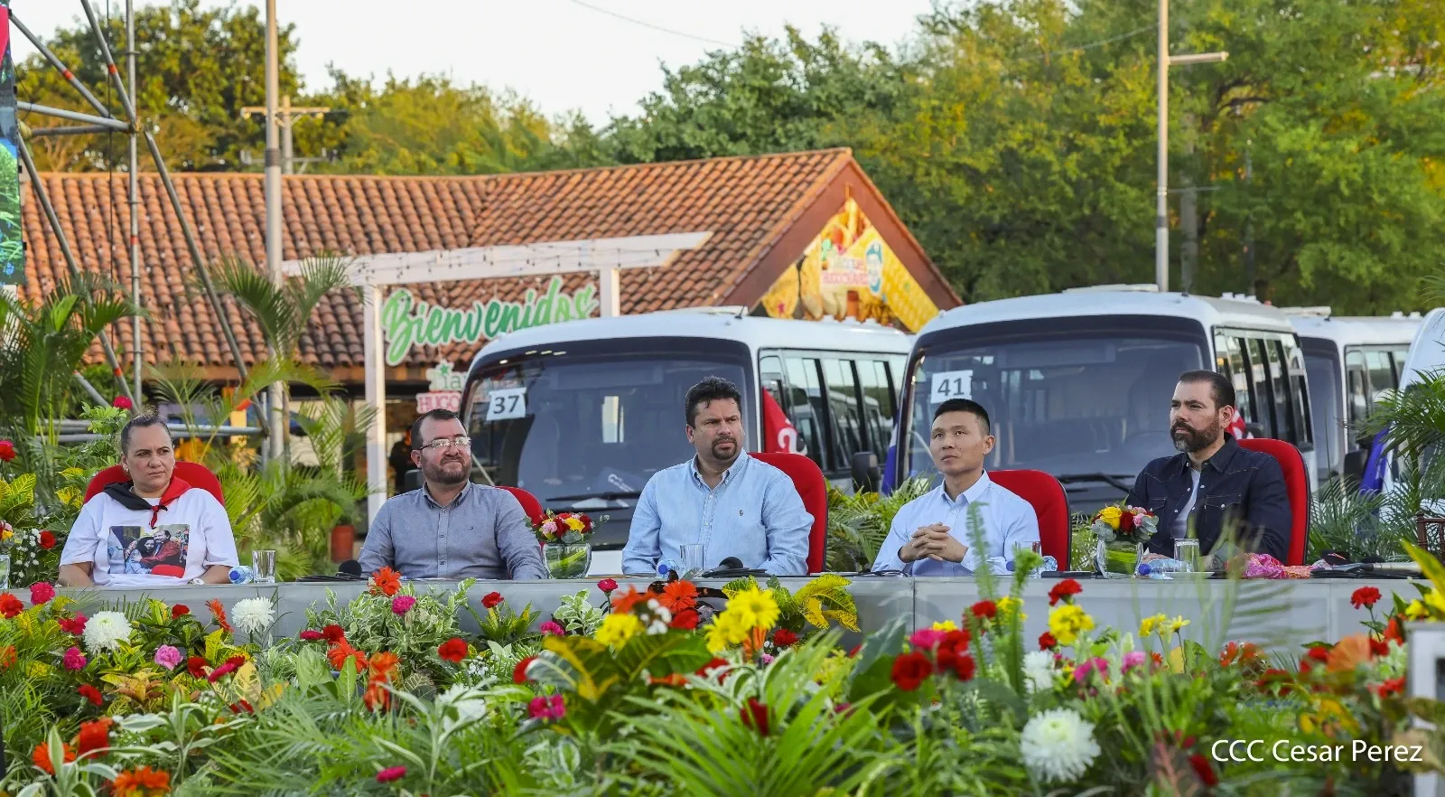 Cooperativas de Nicaragua reciben nuevas unidades de autobuses y microbuses de China
