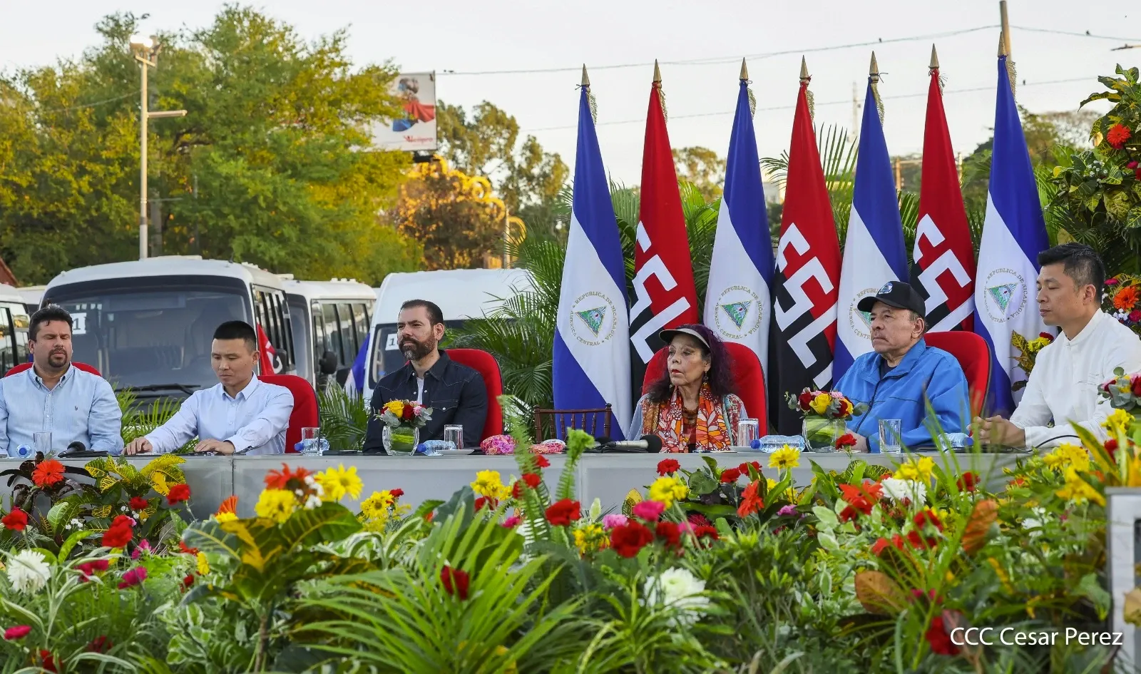 Cooperativas de Nicaragua reciben nuevas unidades de autobuses y microbuses de China