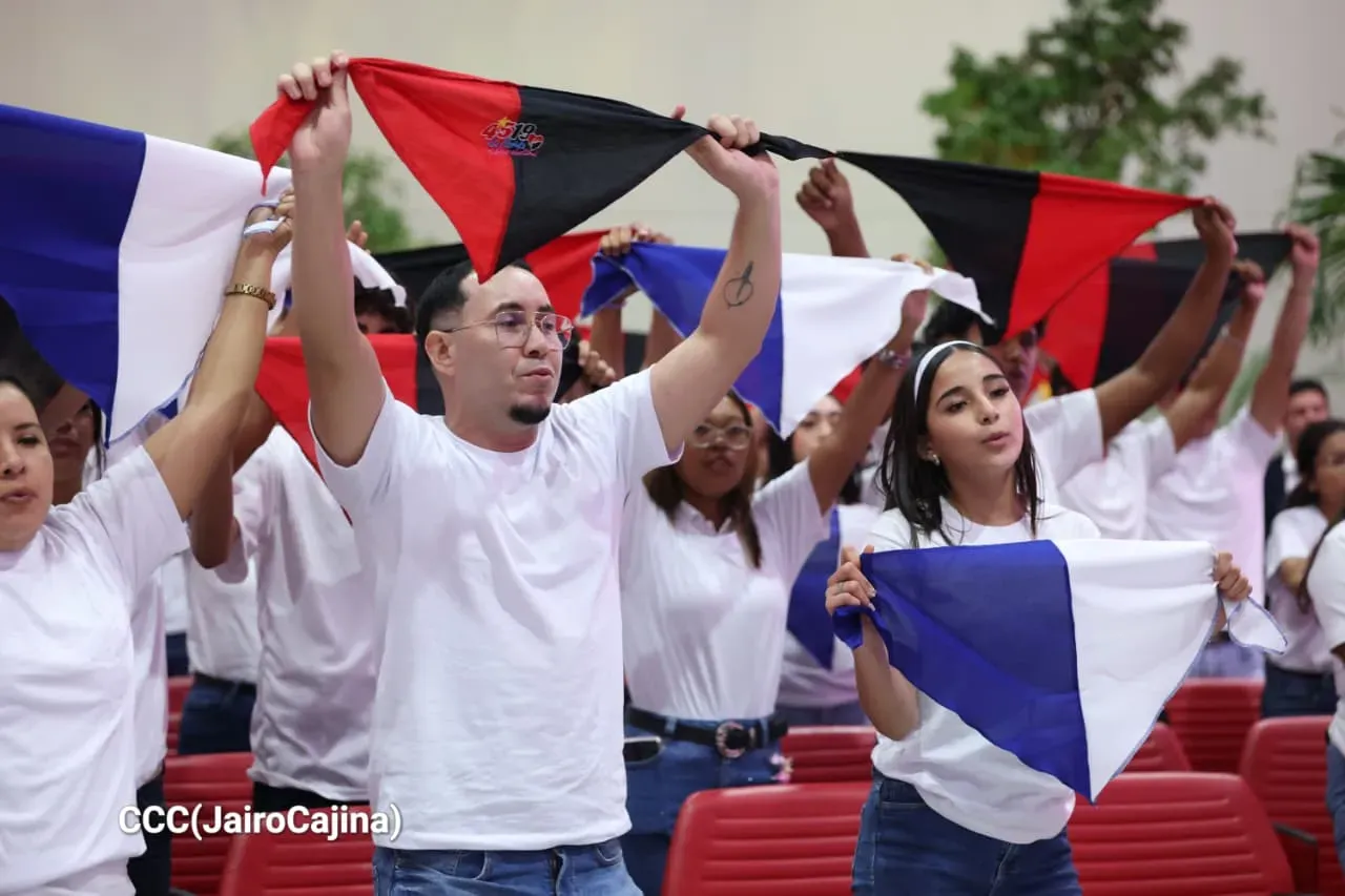 Entrega del Hospital Sandino Nuevo Amanecer en saludo al General de Hombres y Mujeres Libres