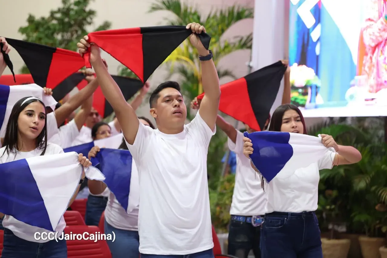 Entrega del Hospital Sandino Nuevo Amanecer en saludo al General de Hombres y Mujeres Libres