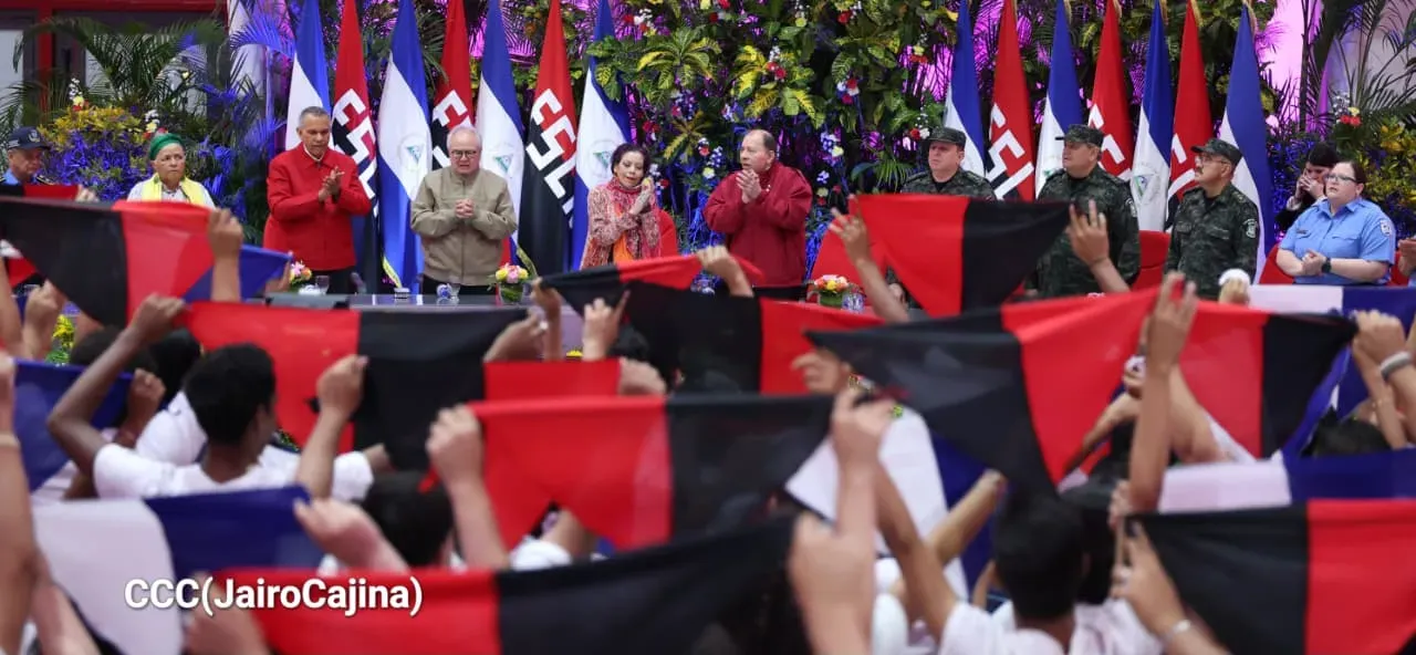Entrega del Hospital Sandino Nuevo Amanecer en saludo al General de Hombres y Mujeres Libres