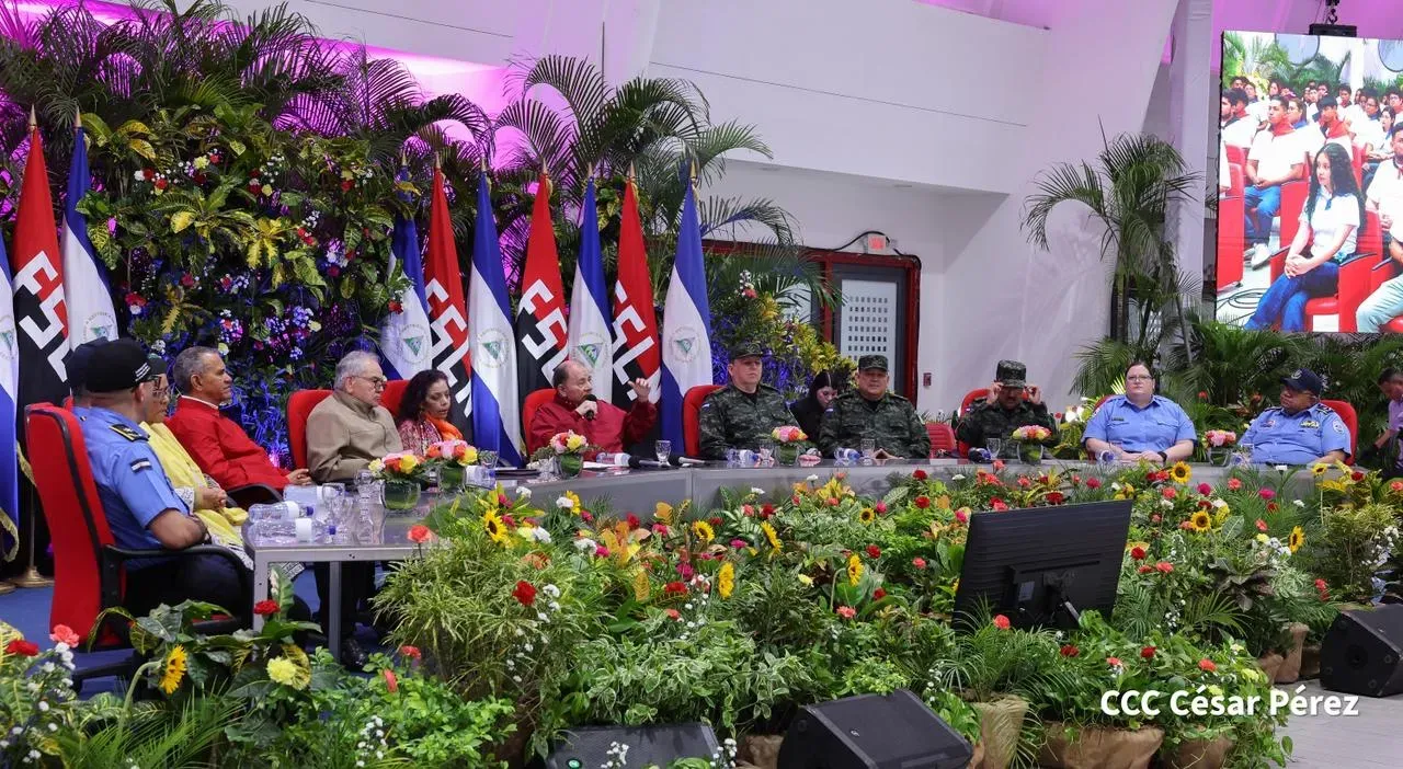 Entrega del Hospital Sandino Nuevo Amanecer en saludo al General de Hombres y Mujeres Libres