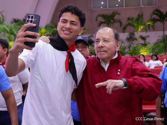 Entrega del Hospital Sandino Nuevo Amanecer en saludo al General de Hombres y Mujeres Libres