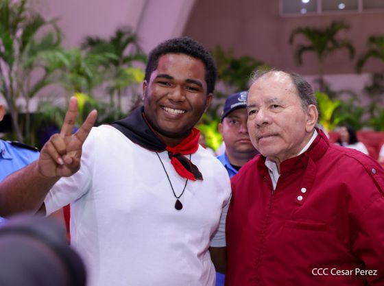 Entrega del Hospital Sandino Nuevo Amanecer en saludo al General de Hombres y Mujeres Libres