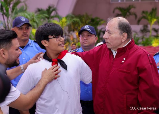 Entrega del Hospital Sandino Nuevo Amanecer en saludo al General de Hombres y Mujeres Libres