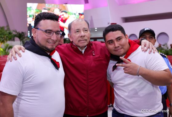 Entrega del Hospital Sandino Nuevo Amanecer en saludo al General de Hombres y Mujeres Libres