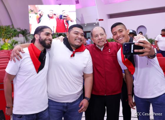 Entrega del Hospital Sandino Nuevo Amanecer en saludo al General de Hombres y Mujeres Libres