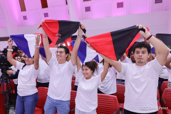 Entrega del Hospital Sandino Nuevo Amanecer en saludo al General de Hombres y Mujeres Libres