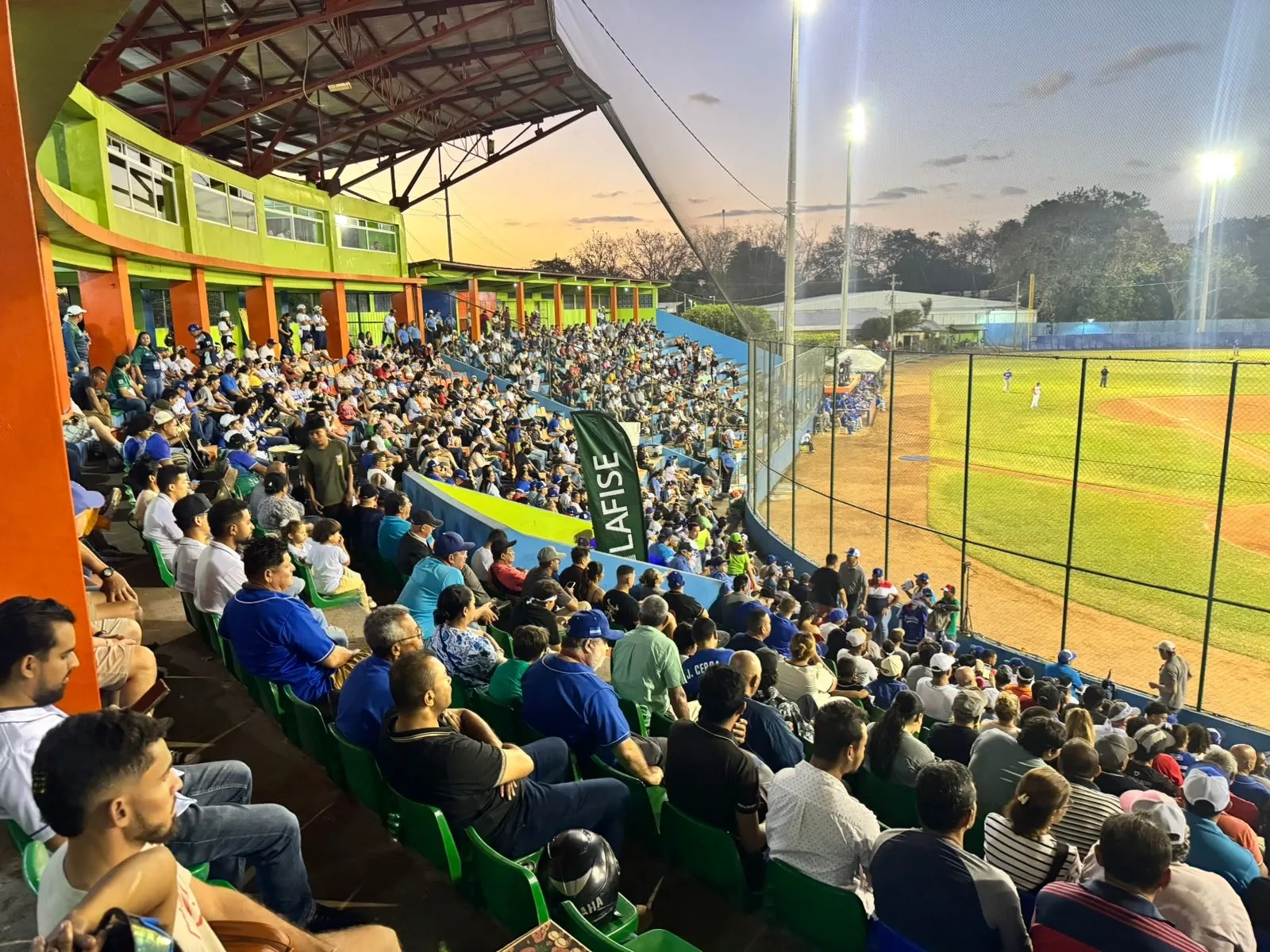 Estadio Yamil Ríos Ugarte recibe la intensidad del béisbol entre Nicaragua y Cuba