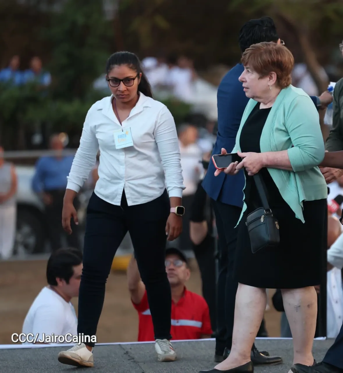 Familias celebran la Paz con culto en Plaza La Biblia