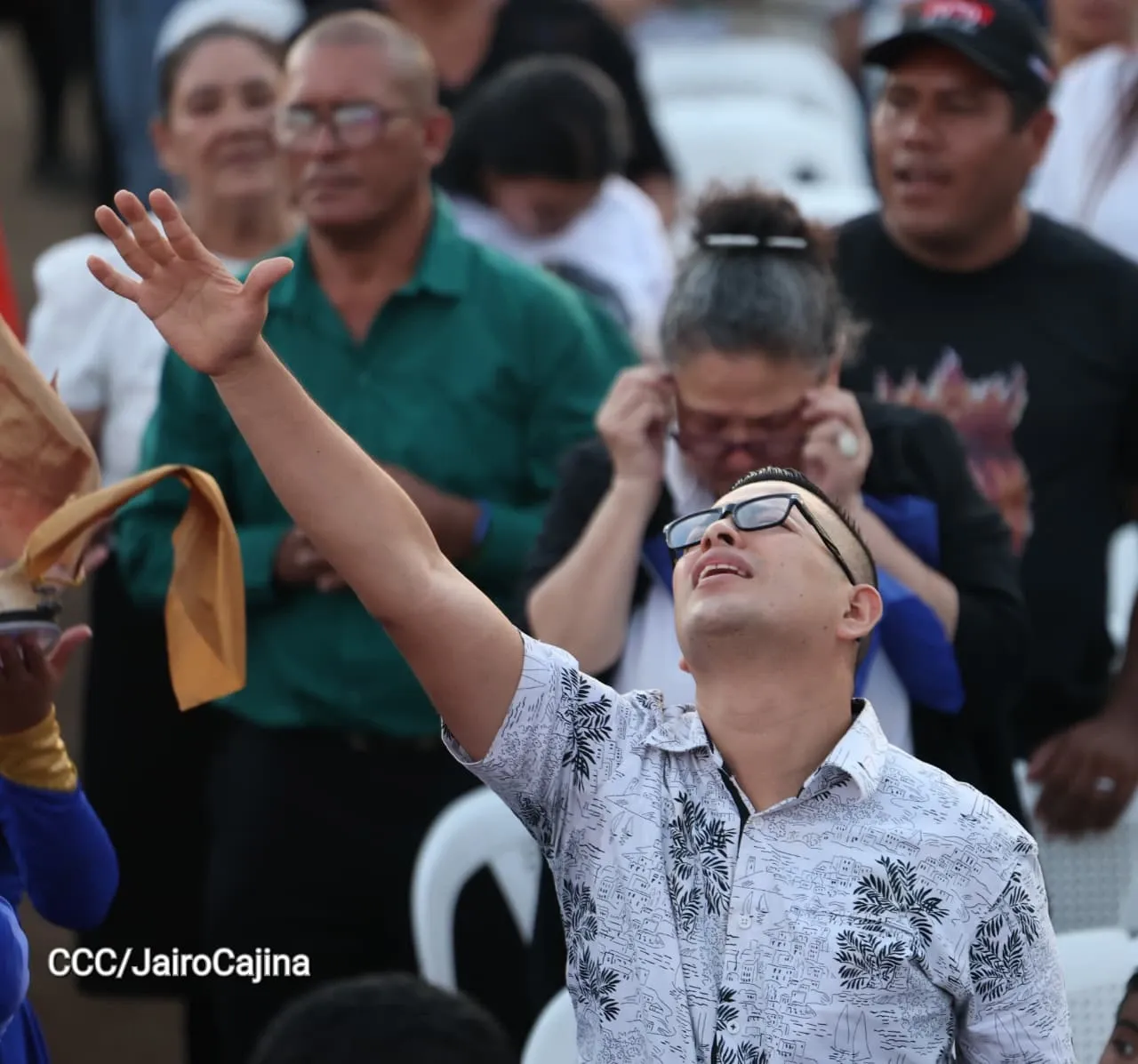 Familias celebran la Paz con culto en Plaza La Biblia