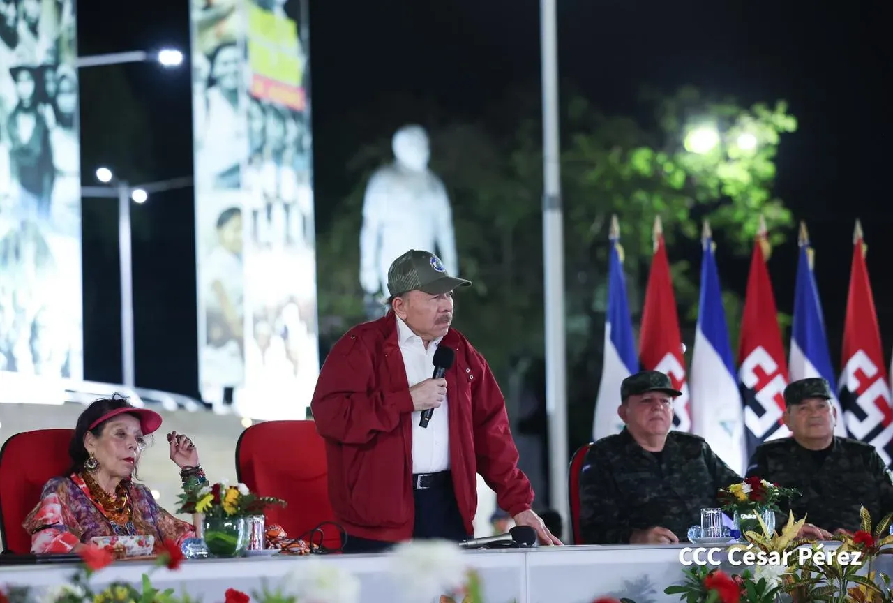 Daniel y Rosario presiden Acto Central por el Día de la Dignidad Nacional