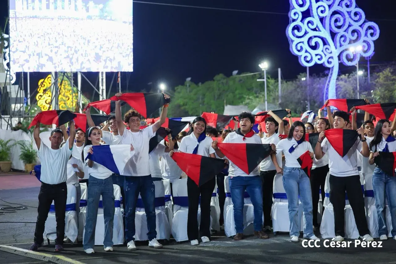 Daniel y Rosario presiden Acto Central por el Día de la Dignidad Nacional
