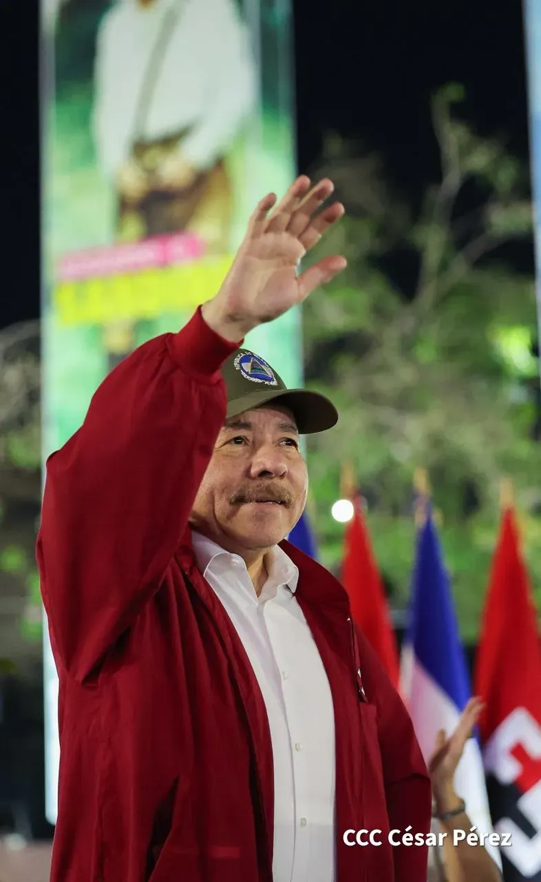 Daniel y Rosario presiden Acto Central por el Día de la Dignidad Nacional
