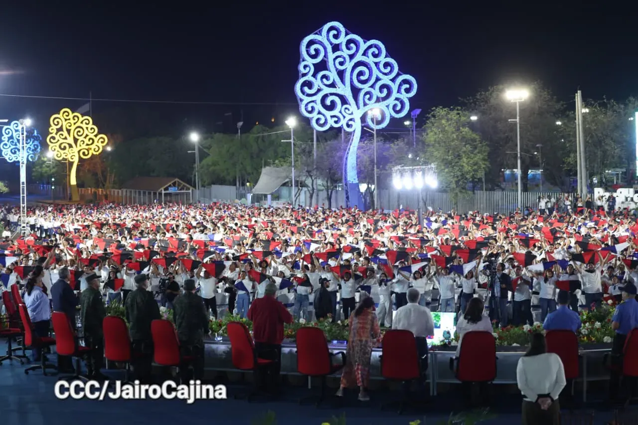 Daniel y Rosario presiden Acto Central por el Día de la Dignidad Nacional