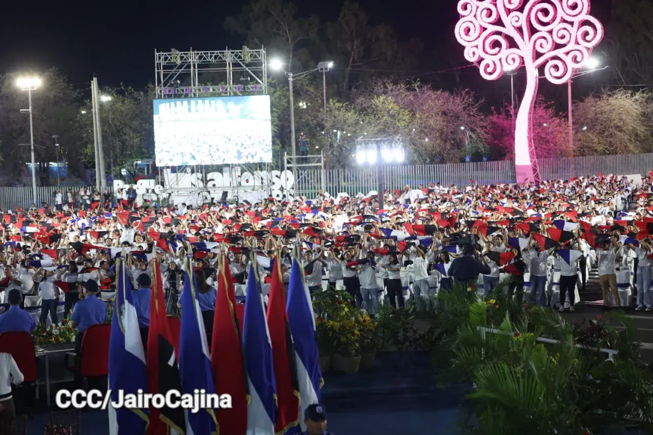 Daniel y Rosario presiden Acto Central por el Día de la Dignidad Nacional
