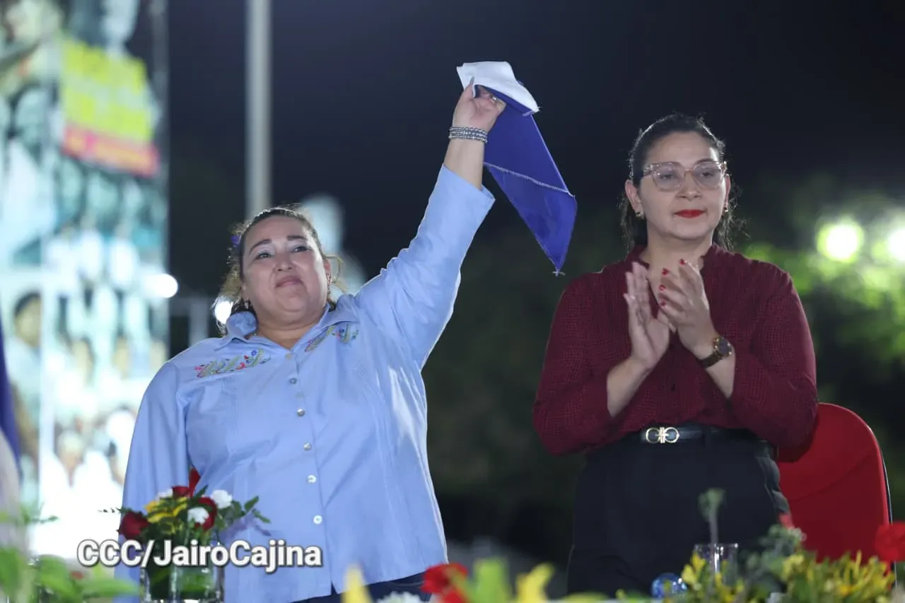 Daniel y Rosario presiden Acto Central por el Día de la Dignidad Nacional