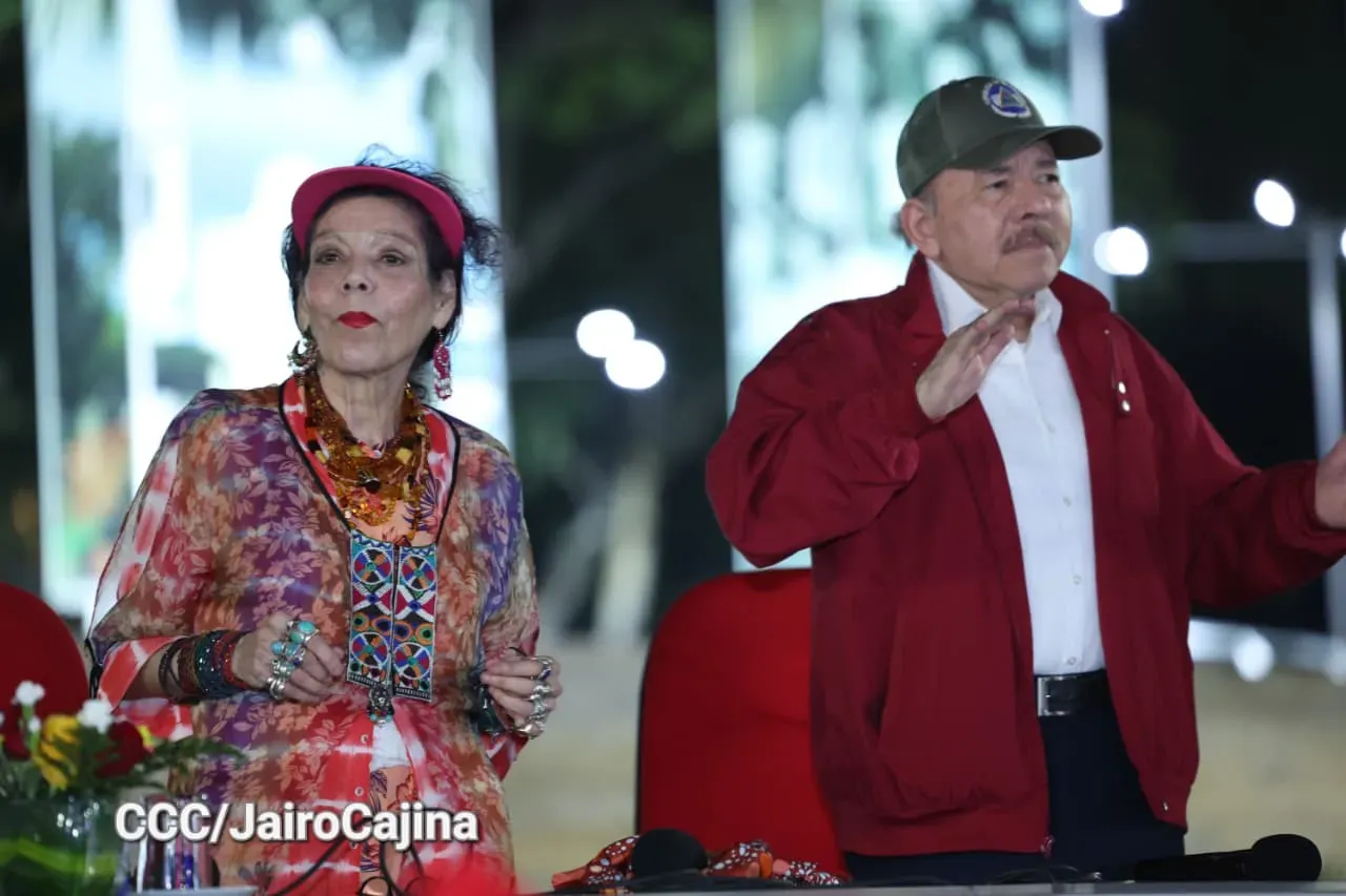 Daniel y Rosario presiden Acto Central por el Día de la Dignidad Nacional