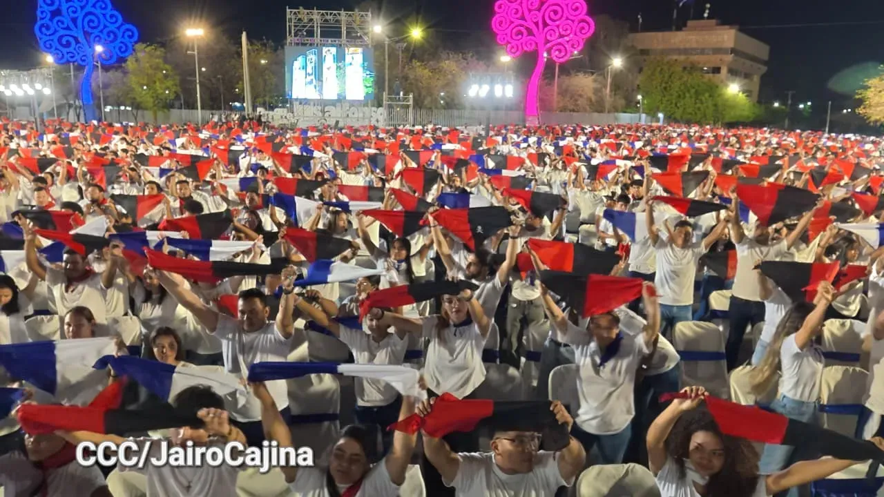 Daniel y Rosario presiden Acto Central por el Día de la Dignidad Nacional